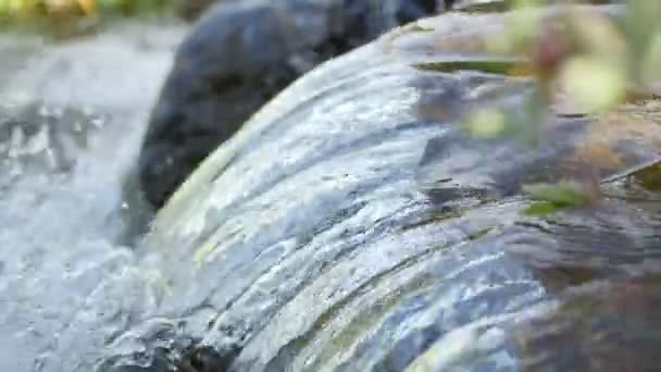 石头的快速瀑布 — 图库视频影像