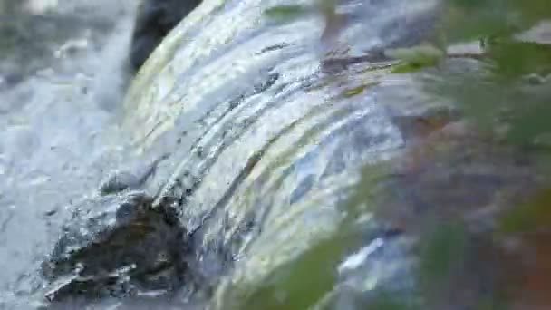 石头的快速瀑布 — 图库视频影像