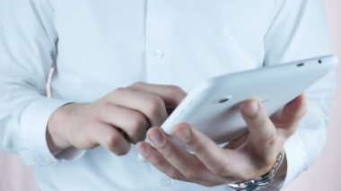 işadamı tablet kullanma
