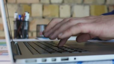 İşadamı Klavye Yazma