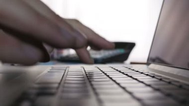 İşadamı Klavye Yazma Ofiste