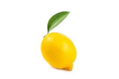 Lemon beyaz arka planda izole edilmiş. Dilimlenmiş limon meyvesi. Turunçgil yapraklı taze limon meyvesi. Limon suyu. Şablon. Metin için boşluk.