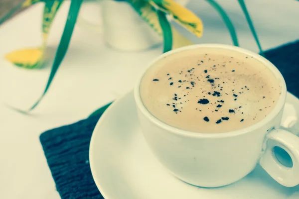 Café quente na mesa — Fotografia de Stock