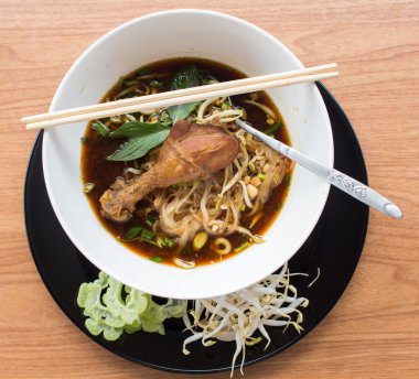 Tay tarzında tavuk çorbası