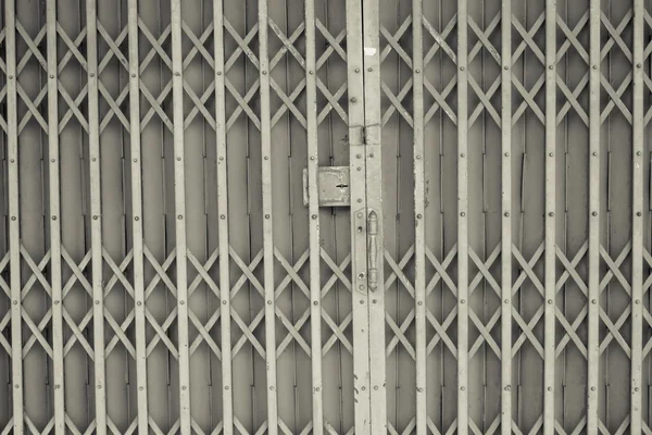 Oude stijl van stalen schuifdeur — Stockfoto