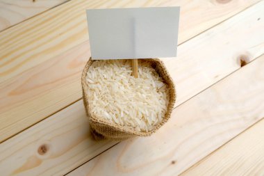 Çuval içinde pişmemiş pirinç yasemin