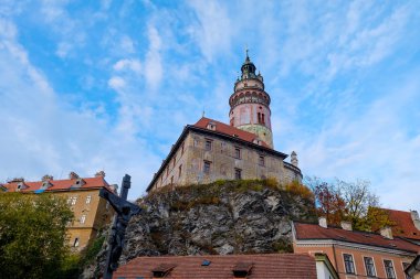 Cesky Krumlov tower görünüm ahşap köprü