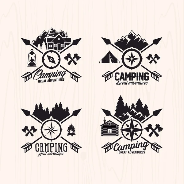 Badges de camp d'été logos et étiquettes pour tout usage, sur fond de bois — Image vectorielle