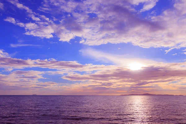 Puesta de sol con cielo dramático — Foto de Stock