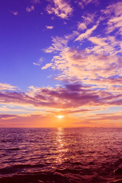 Puesta de sol con cielo dramático — Foto de Stock