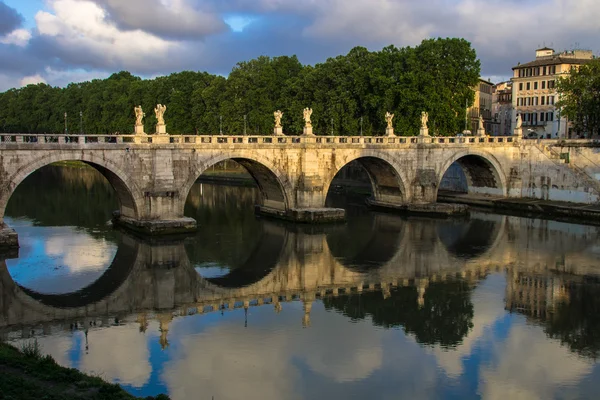 Ponte Sant' Angelo yansımalar