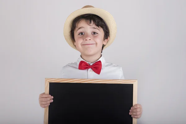 Tersenyum anak memegang papan tulis — Stok Foto