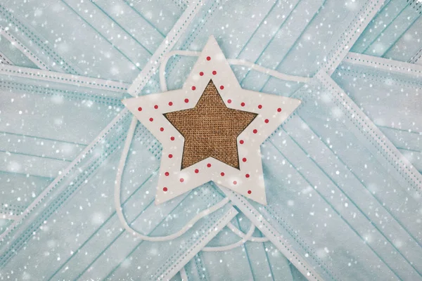 Feliz Natal Máscaras Cirúrgicas Proteção Com Estrela Natal Com Flocos — Fotografia de Stock