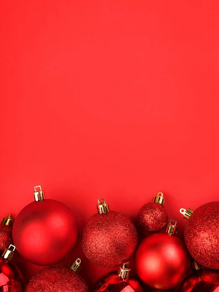 Рождественская Концепция Background Shiny Красный Рождественские Шары Красном Фоне — стоковое фото