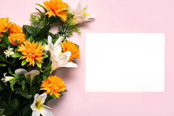 Feliz Día Madre Ramo Flores Amarillas Papel Blanco Con Fondo — Foto de Stock