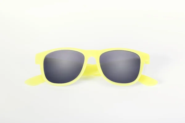 Gafas de sol sobre fondo blanco — Foto de Stock