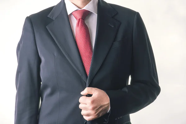 Hombre de negocios exitoso abotonando su traje —  Fotos de Stock