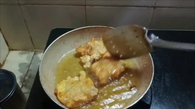 Kızarmış Jackfruit sıcak yağda kızartılmış Endonezya 'nın popüler tatlı atıştırmalığı..