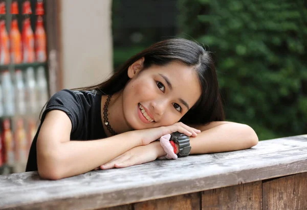 Retrato Joven Encantadora Hermosa Chica Con Sonrisa Auténticos Momentos Emoción — Foto de Stock