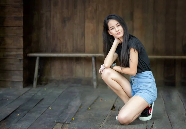 Retrato Una Encantadora Adolescente Aire Libre — Foto de Stock