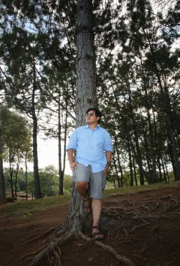 Yazın ormandaki adam