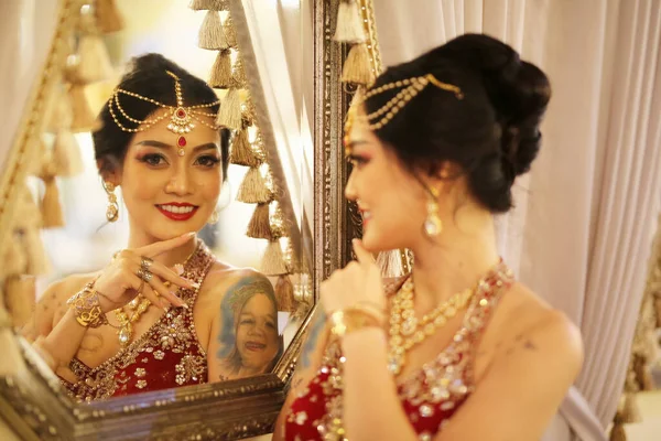 Hermoso Mujeres Sari Traje Retrato — Foto de Stock