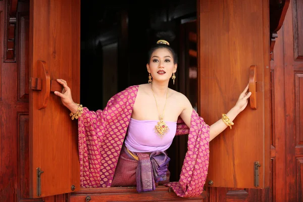 Smiling Woman Traditional Clothing Looking Away While Standing Building — Stock Photo, Image