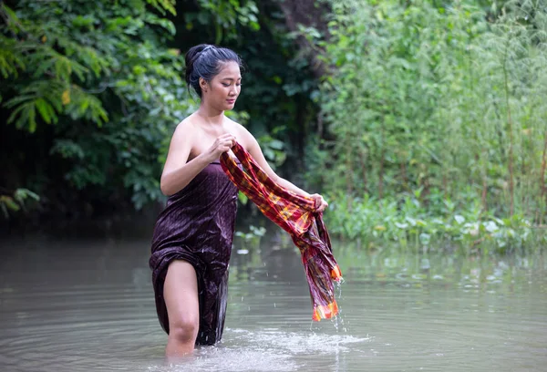 Hermosas Mujeres Asiáticas Bañan Río Chica Asia Tailandia Asiática Chica — Foto de Stock