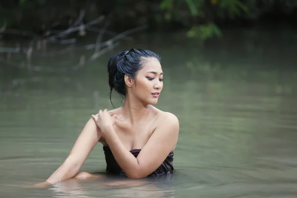 Güzel Asyalı Kadınlar Nehirde Yıkanıyor Tayland Daki Asyalı Kız Asyalı — Stok fotoğraf