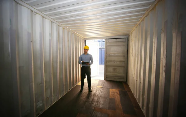 Engineer Supervisor Checking Control Loading Containers Box Cargo Harbor Foreman — Stock Photo, Image