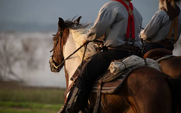 Cowboy Cavalo Contra Belo Pôr Sol Cowboy Cavalo Primeira Luz — Fotografia de Stock