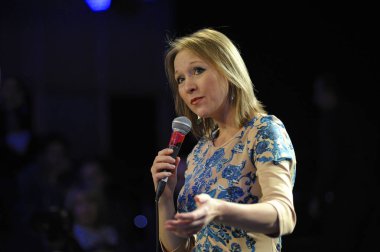 Ünlü caz şarkıcısı Tamara Lukasheva sahnede