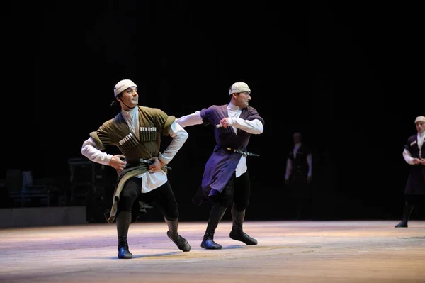 Tancerze Wykonujący Rodzimy Taniec Gruziński Sukhishvili Gruziński Balet Narodowy Marca — Zdjęcie stockowe