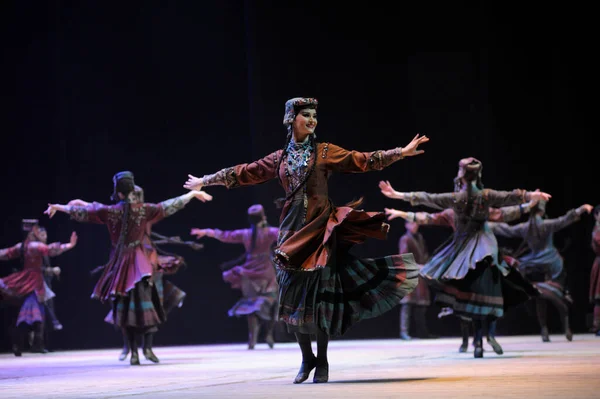 Tanečníci Předvádějící Gruzínský Tanec Sukhišvili Gruzínský Národní Balet Března2018 Kyjev — Stock fotografie