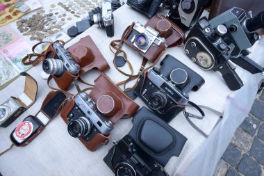 SSCB fotoğraf makinelerinde satılık bir tepsiye yerleştirilmiş. Bit pazarı.