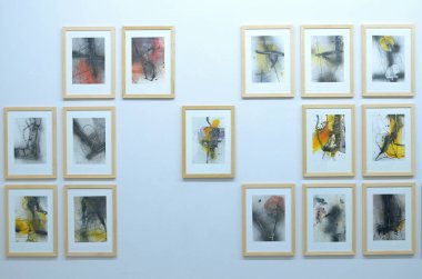 Ünlü Ukraynalı ressam Ihor Yanovych 'in resimleri. Kişisel sergiden. 23 Mart. 2018. Kyiv, Ukrayna