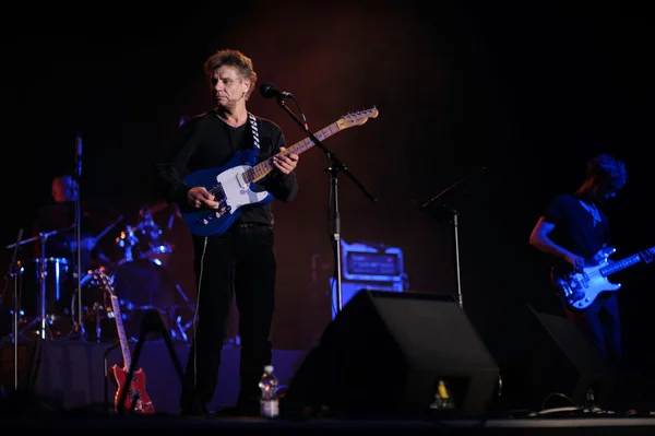 Guitarist on stage playing rock Oleg Laponogov, frontman of Tabula Rasa band. Concert in Kiev, 2015. — стокове фото