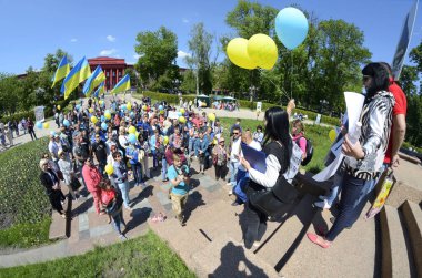 ATO gazileri ve aileleri devlet konut haklarını protesto ediyorlar. Shevchenko Parkı. 12 Mayıs 2021 Kyiv, Ukrayna