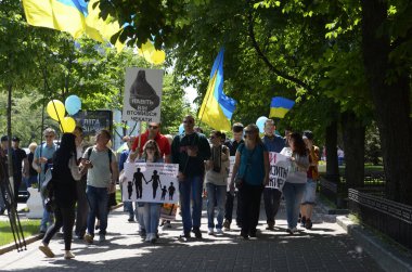ATO gazileri ve aileleri devlet konut haklarını protesto ediyorlar. Shevchenko Parkı. 12 Mayıs 2021 Kyiv, Ukrayna