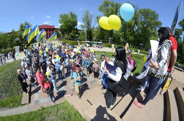 ATO gazileri ve aileleri devlet konut haklarını protesto ediyorlar. Shevchenko Parkı. 12 Mayıs 2021 Kyiv, Ukrayna