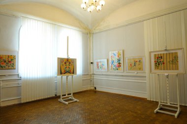 Ulusal Dekoratif Sanatlar Müzesi 'nin sergi salonu. 23 Temmuz 2021. Kyiv, Ukrayna