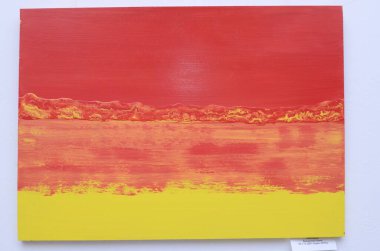 Nebokrai (Skyline), Olena Vertsanova 'nın canlı kırmızı ve sarı tonlarıyla sert tahtada bulunan soyut akrilik resim, 23 Şubat 2018. Kyiv, Ukrayna