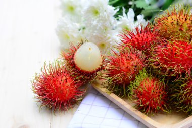 Rambutan ahşap tabak