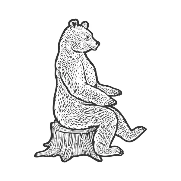 Urso senta-se na árvore toco esboço gravura vetor ilustração. T-shirt design de impressão de vestuário. Imitação de raspadinha. Imagem desenhada à mão preto e branco. —  Vetores de Stock