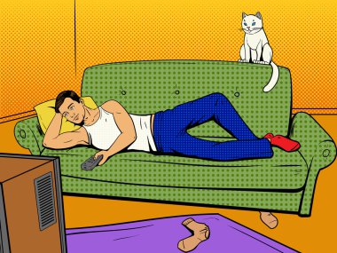 TV çizgi roman tarzı izlerken kanepede yatan adam