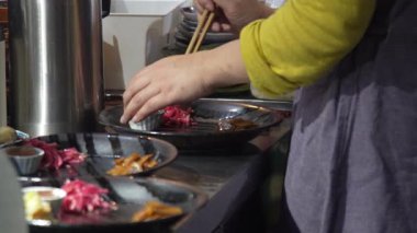 yemek hazırlama kadın