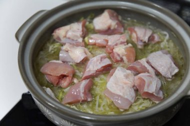 Tavuk budu yapmak lahana yahnisi