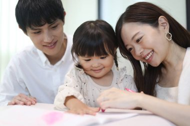 veli ve çocuk çizimi