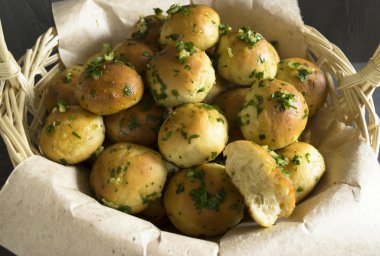 sarmısak ve maydanoz ile buns