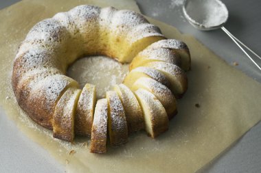 Krem peynirli irmik pastası